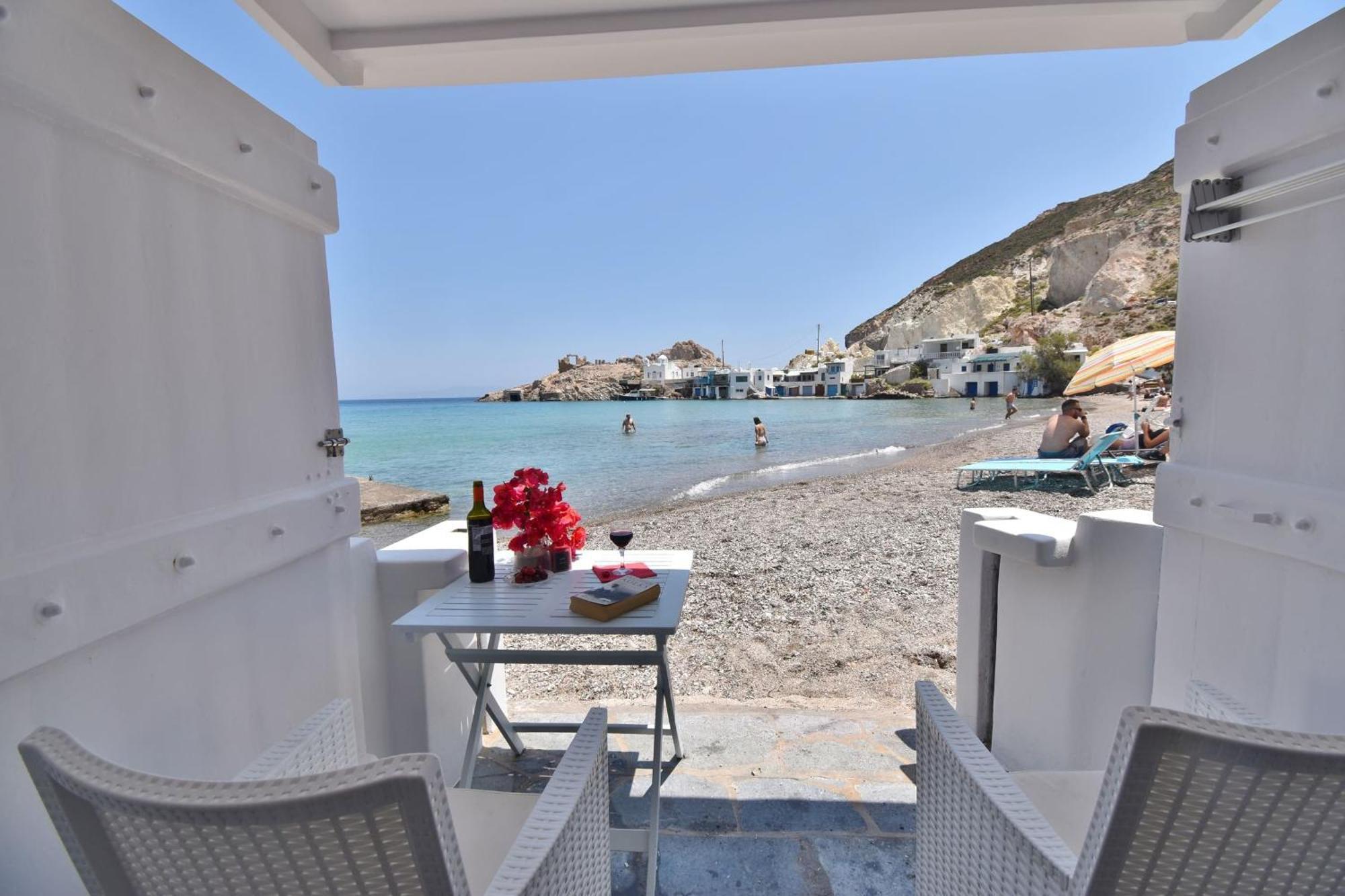 Blue Mare Apartments On The Beach Firopotamos Номер фото
