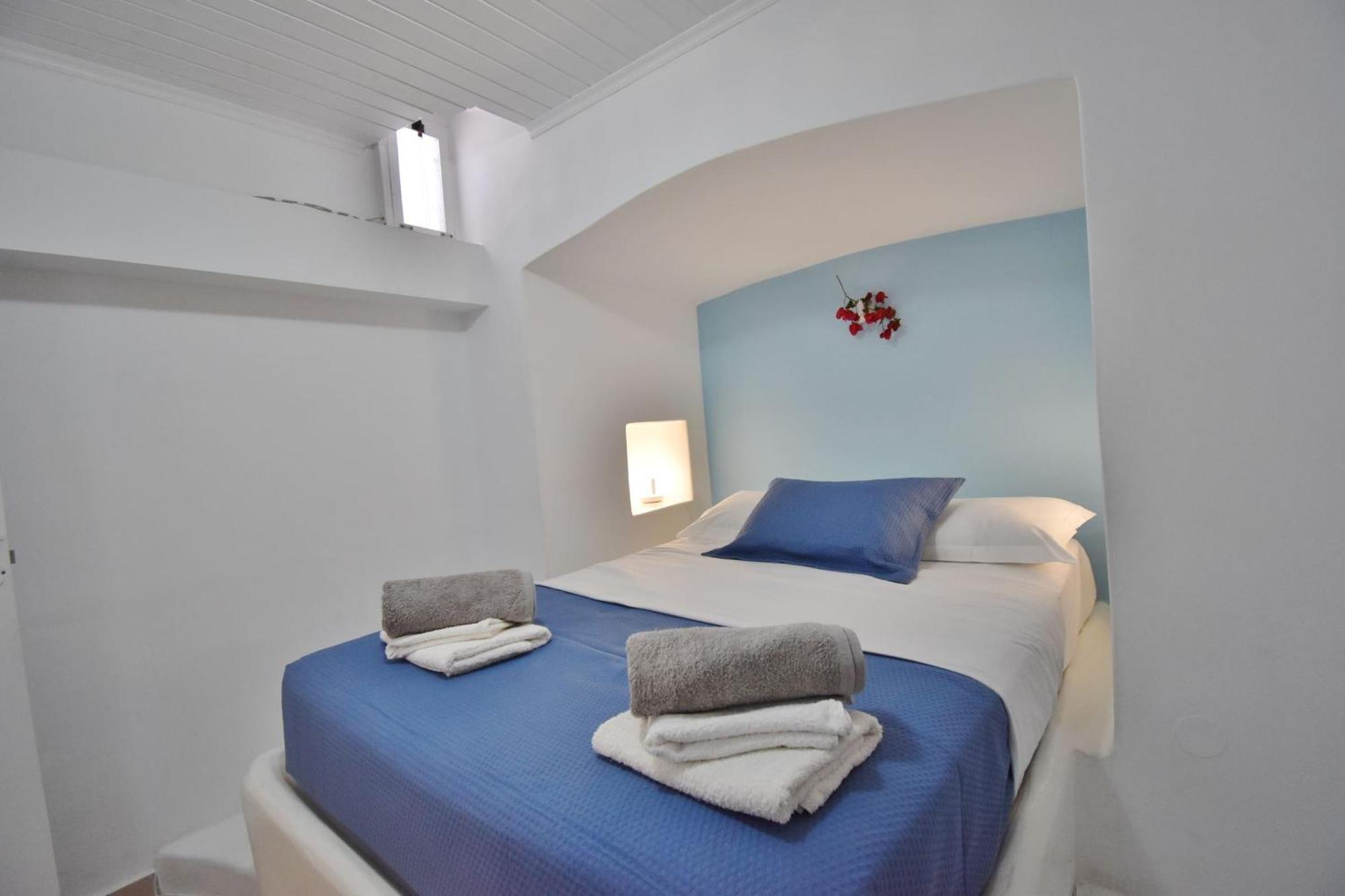 Blue Mare Apartments On The Beach Firopotamos Номер фото