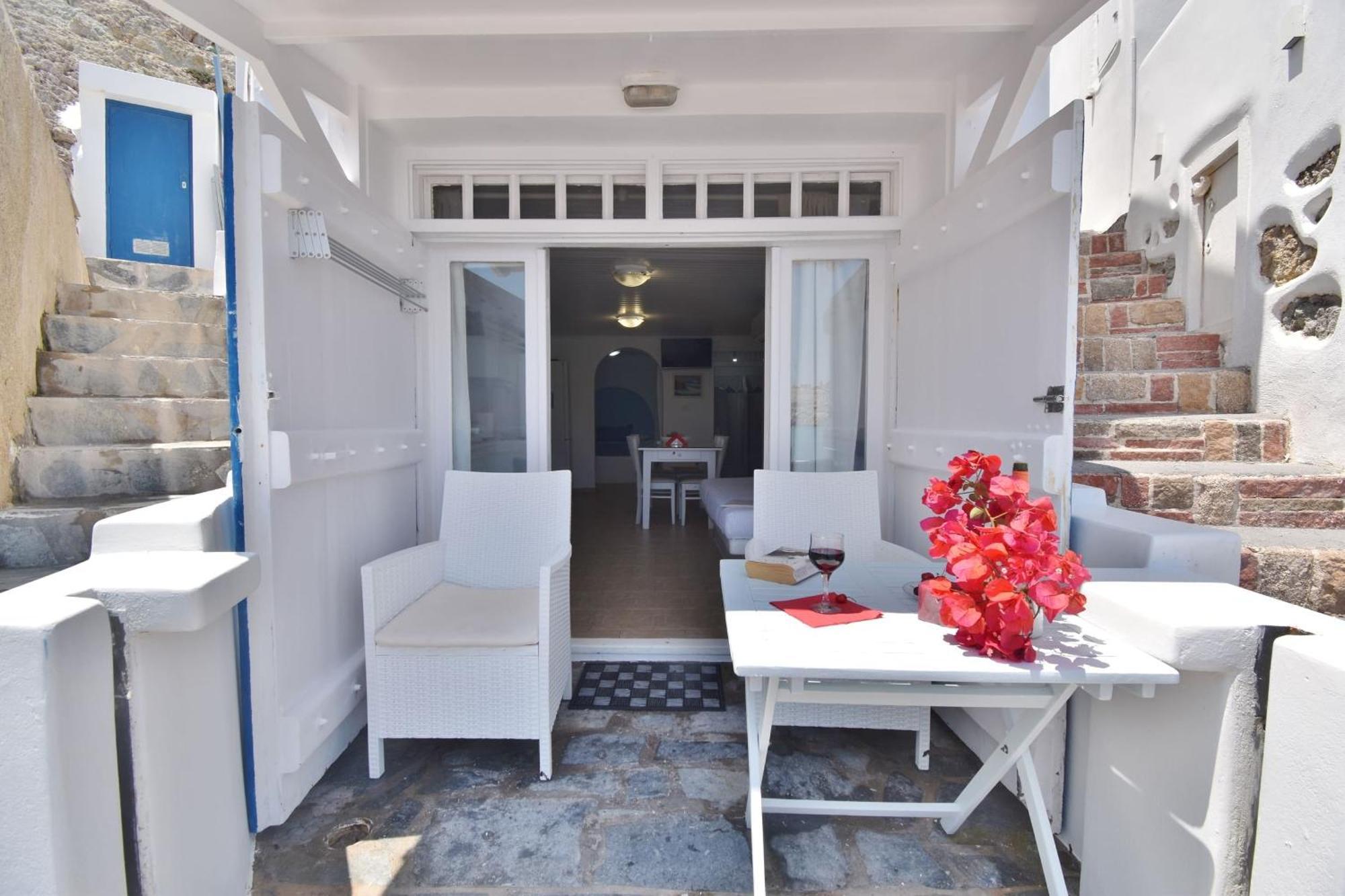 Blue Mare Apartments On The Beach Firopotamos Номер фото