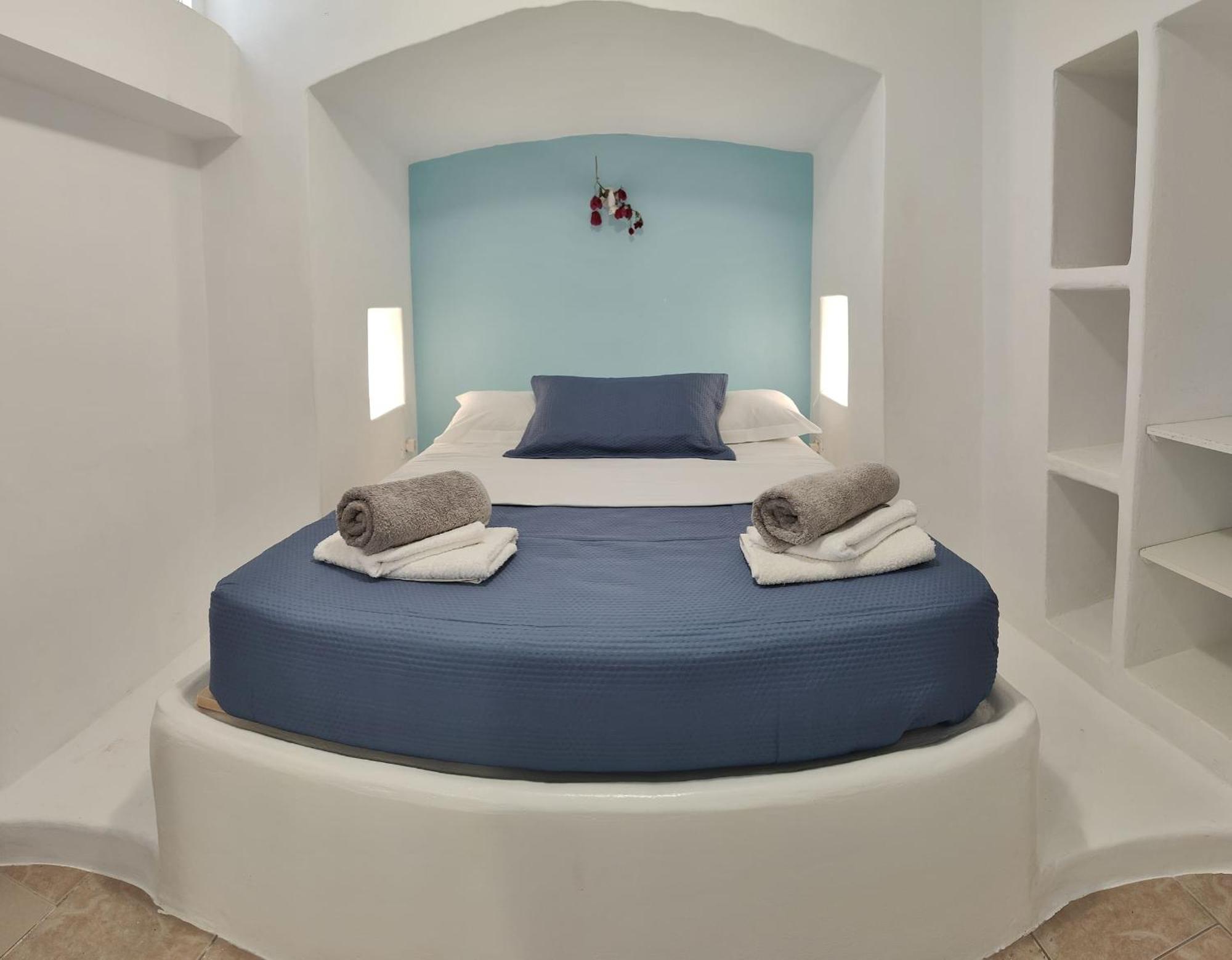 Blue Mare Apartments On The Beach Firopotamos Номер фото