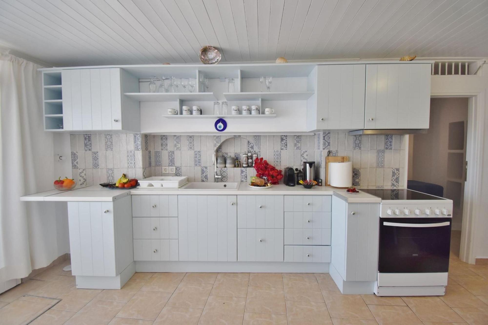 Blue Mare Apartments On The Beach Firopotamos Номер фото