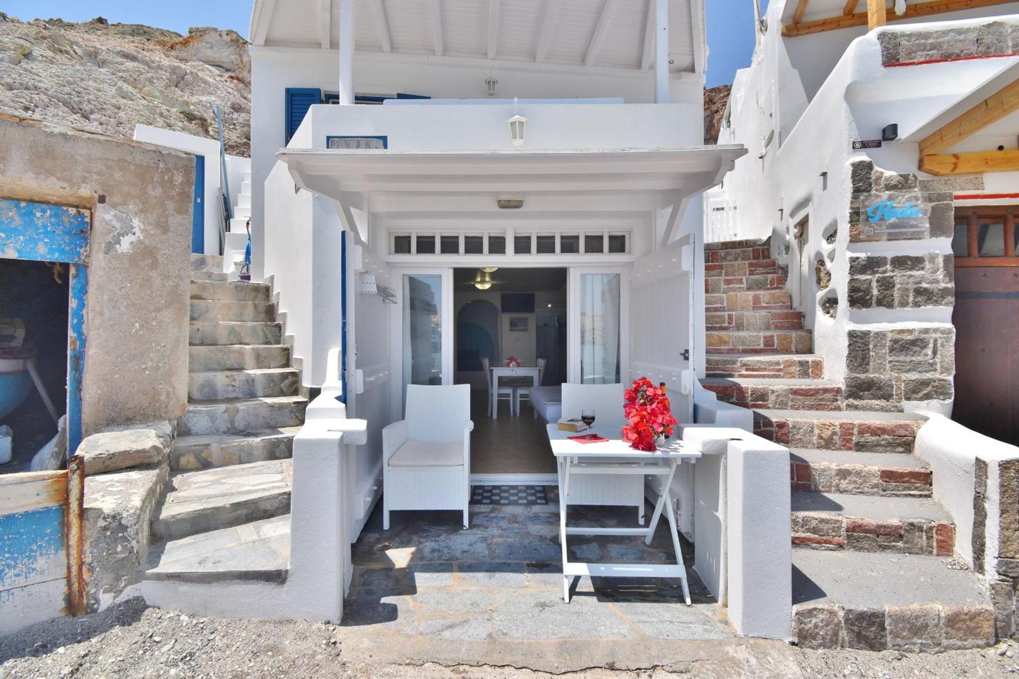 Blue Mare Apartments On The Beach Firopotamos Номер фото