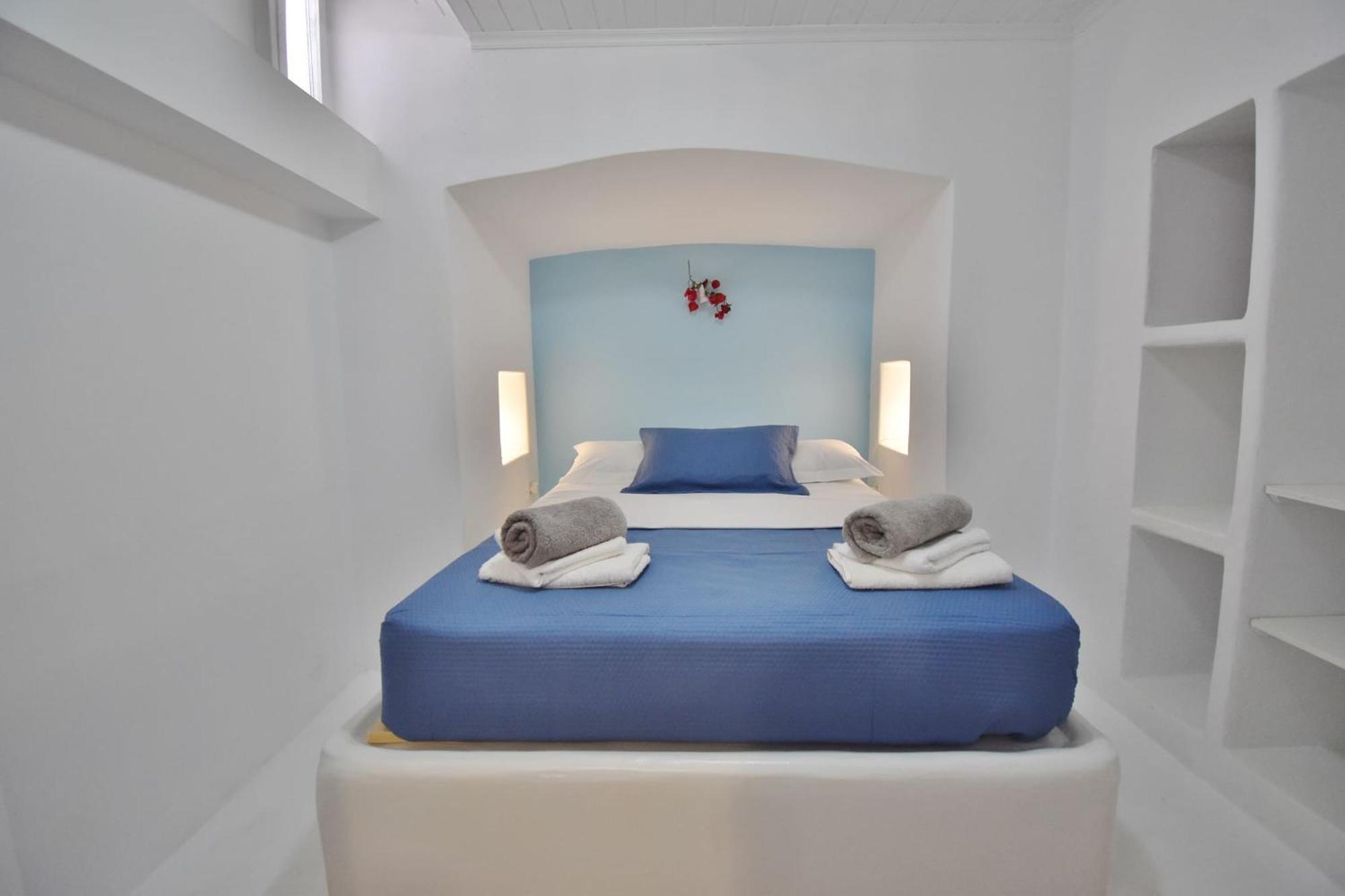 Blue Mare Apartments On The Beach Firopotamos Номер фото
