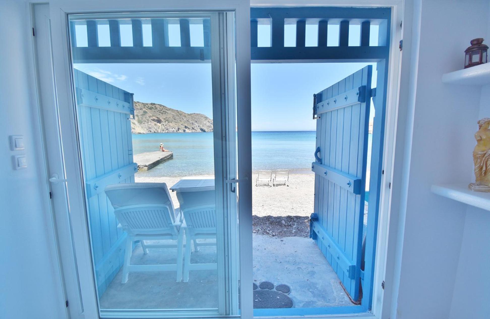 Blue Mare Apartments On The Beach Firopotamos Номер фото