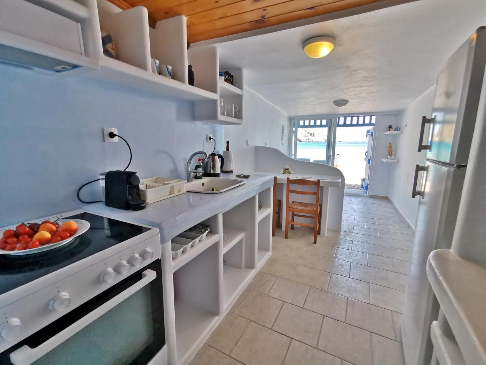 Blue Mare Apartments On The Beach Firopotamos Номер фото