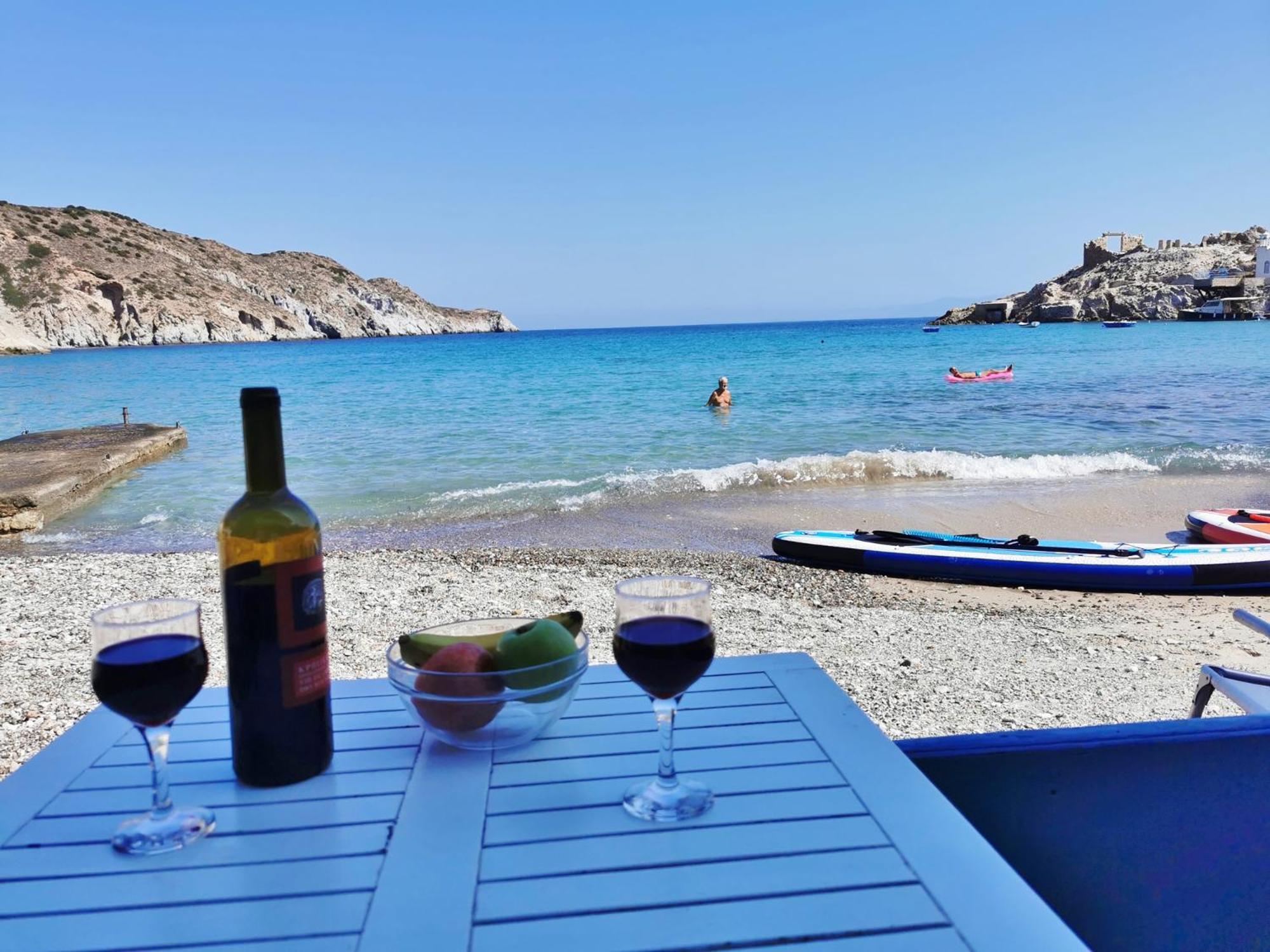 Blue Mare Apartments On The Beach Firopotamos Номер фото